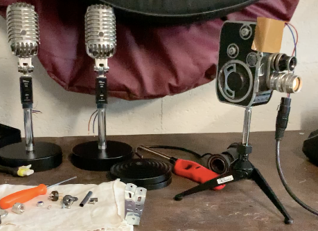 Lampe de chevet Super 8 et appliques microphones type Elvis