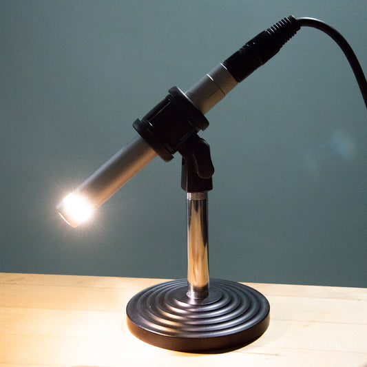Lampe de chevet ou de table faite à partir d’un microphone overhead en aluminium 