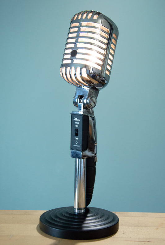 Lampe de bureau/chevet microphone Bone par Charlie Clouet