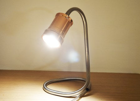 Lampe de bureau/chevet en acier inoxydable et cuivre par Charlie Clouet