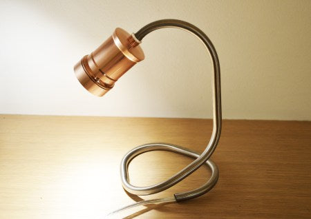 Lampe de bureau/chevet en acier inoxydable et cuivre par Charlie Clouet
